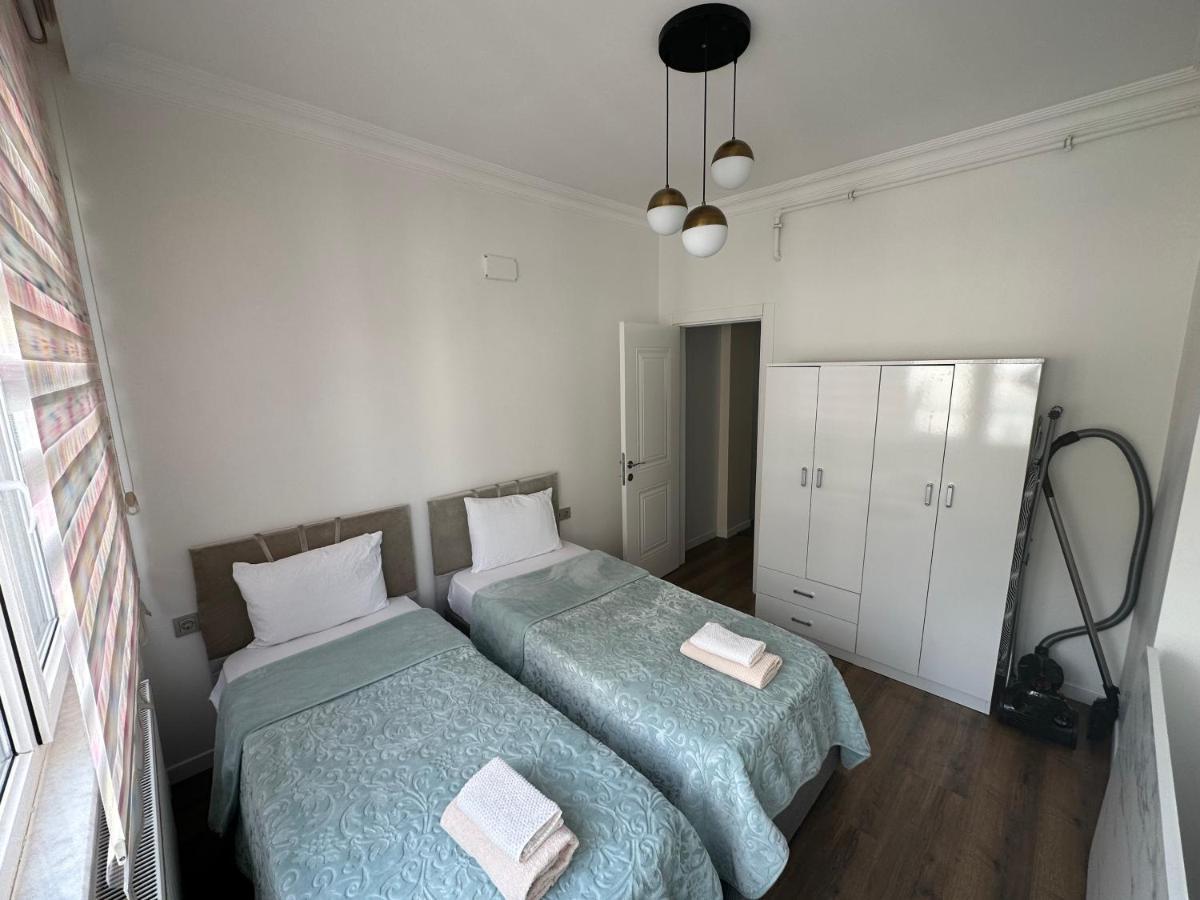 Center Of City In Besiktas 2 Plus 1 With 2 Bathroom And 3 Air Conditioner Istanbulská provincie Exteriér fotografie