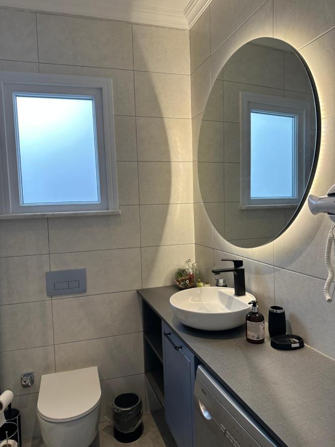 Center Of City In Besiktas 2 Plus 1 With 2 Bathroom And 3 Air Conditioner Istanbulská provincie Exteriér fotografie