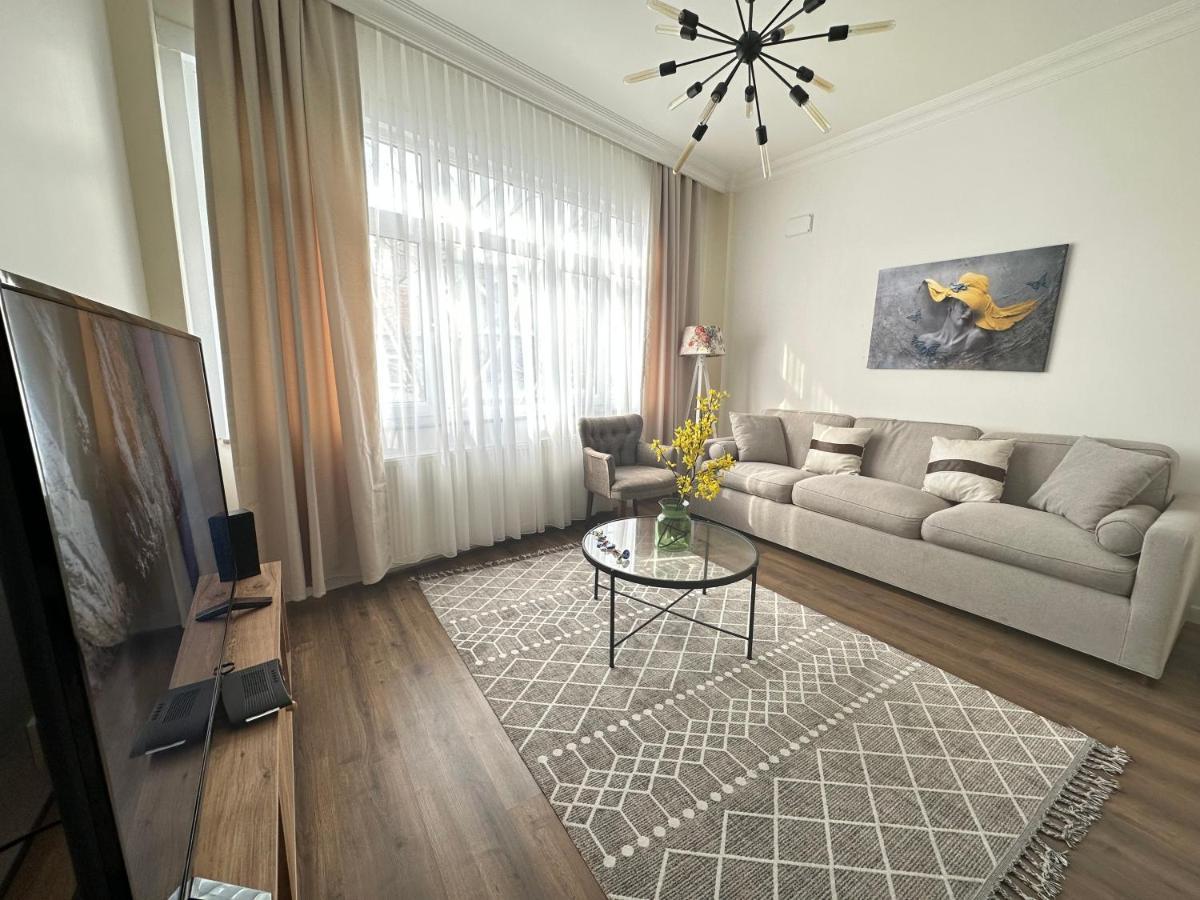 Center Of City In Besiktas 2 Plus 1 With 2 Bathroom And 3 Air Conditioner Istanbulská provincie Exteriér fotografie
